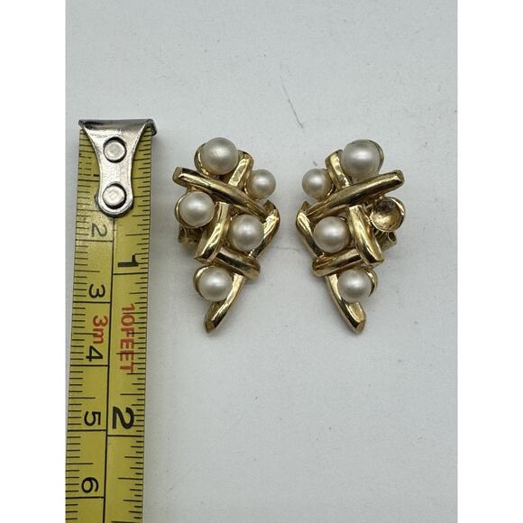 VTG Crown Trifari Luxury Earrings Faux Pearl Gold Tone Clip On Signed READ - Picture 2 of 6